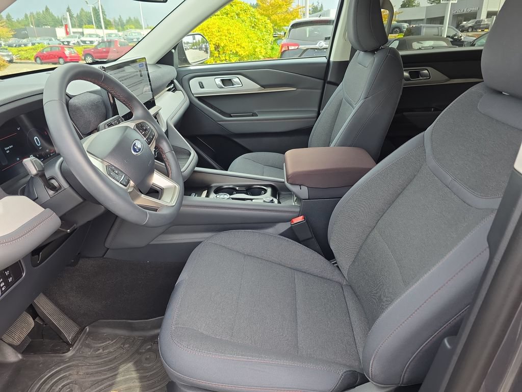Certified 2025 Ford Explorer Active AWD/4WD image 5