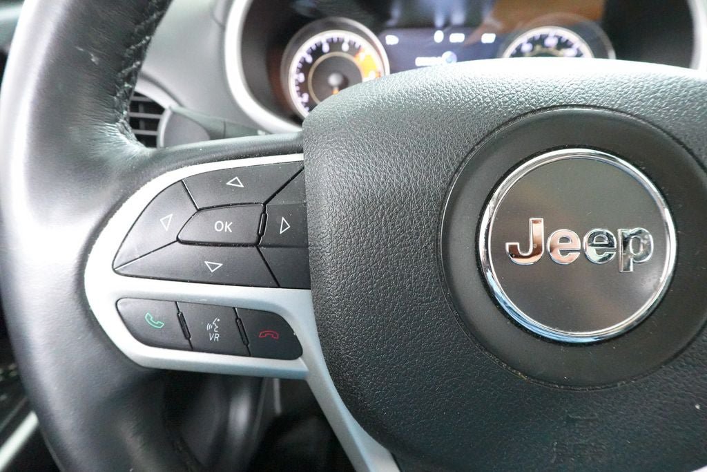 Used 2017 Jeep Cherokee Overland AWD/4WD image 14