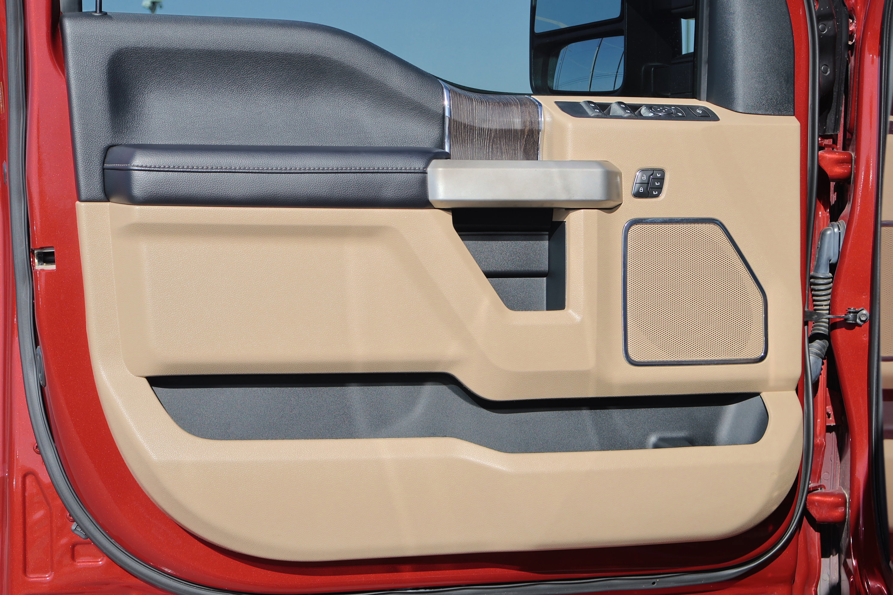 Certified 2020 Ford F350 Lariat w/ Lariat Ultimate Package image 14