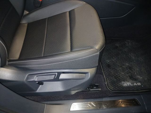 Used 2021 Volkswagen Atlas Cross Sport SE w/ Panoramic Sunroof Package image 59