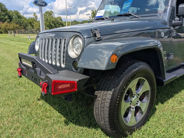 Used 2017 Jeep Wrangler Unlimited Sahara w/ Connectivity Group AWD/4WD image 4