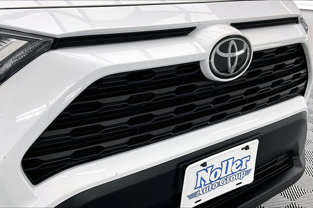 Used 2025 Toyota RAV4 XLE image 28