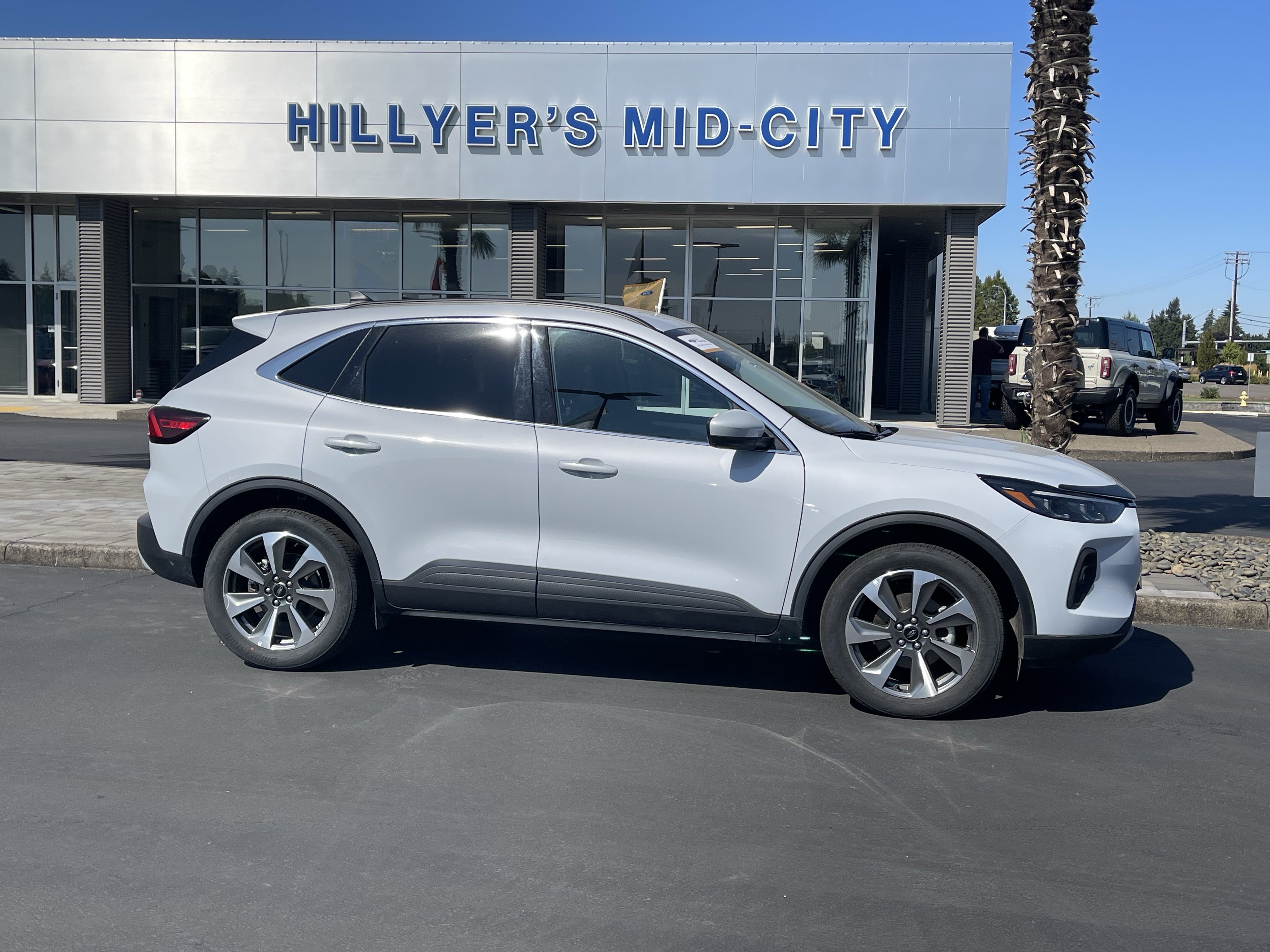 Certified 2025 Ford Escape Platinum AWD/4WD image 2