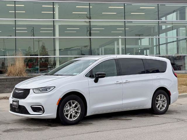 Used 2025 Chrysler Pacifica Select image 7