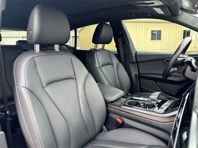 Used 2021 Audi Q8 Prestige w/ Prestige Package image 32