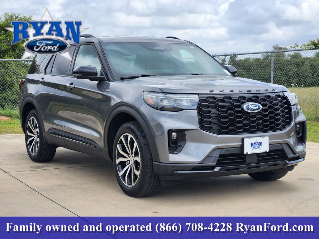 Certified 2025 Ford Explorer ST-Line AWD/4WD image 4