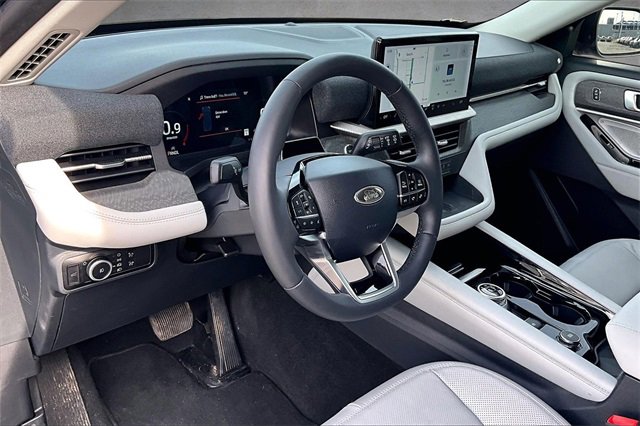 Certified 2025 Ford Explorer Platinum w/ Ultimate Package image 9