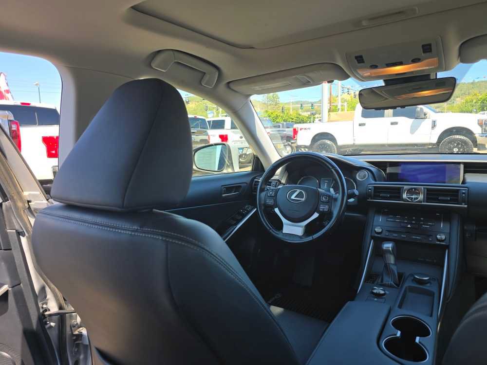 Used 2017 Lexus IS 200t RWD image 10
