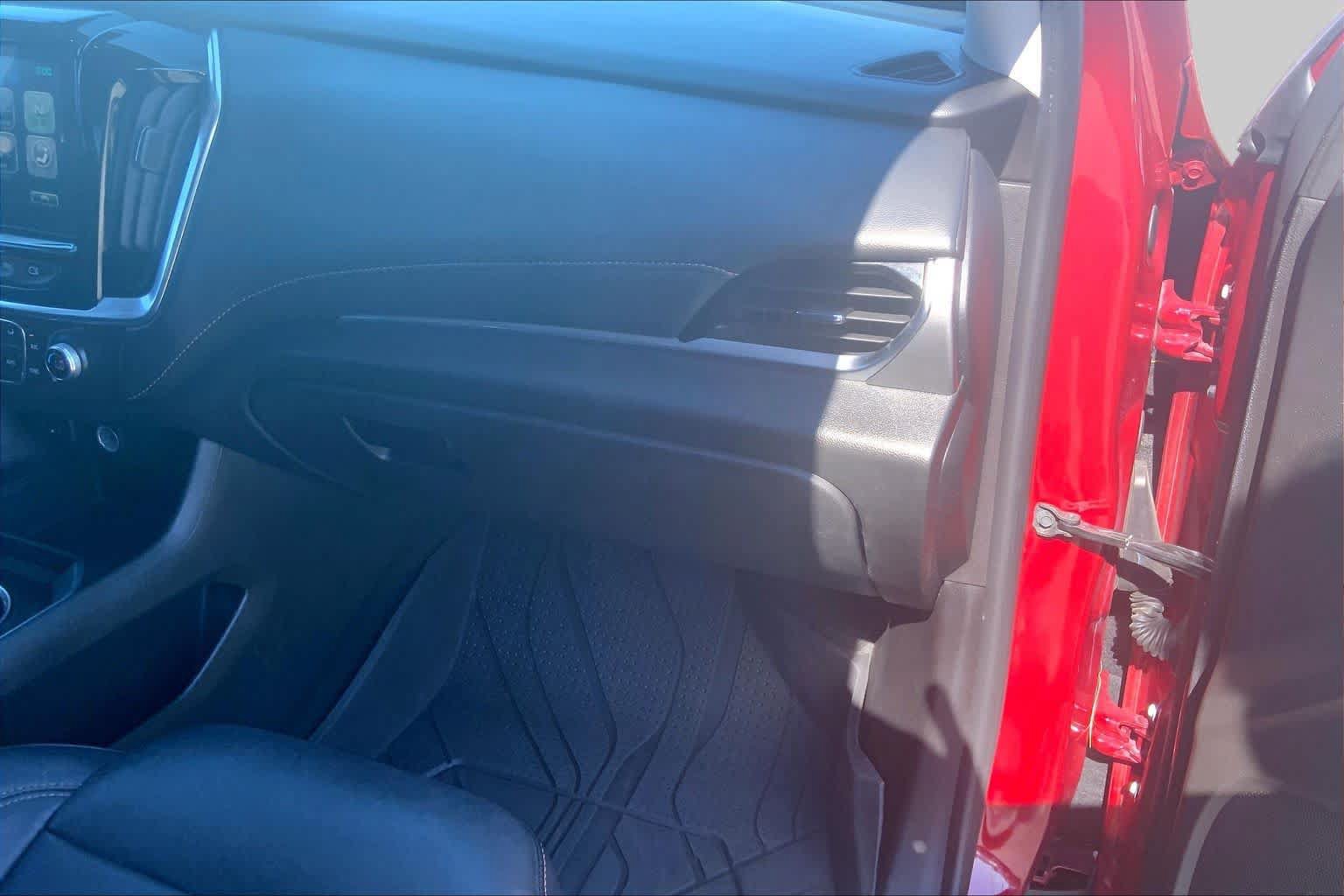 Used 2018 Chevrolet Traverse LT FWD image 19