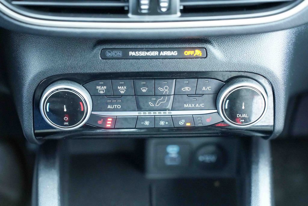 Certified 2022 Ford Escape SE w/ SE Sport Appearance Package image 35