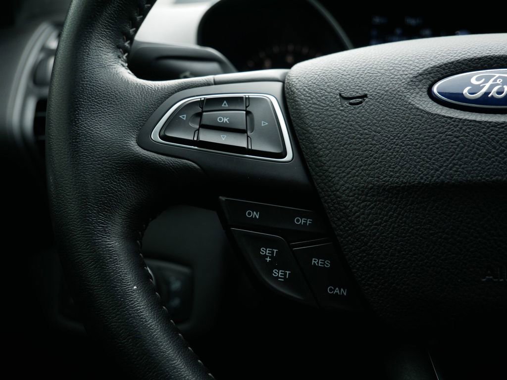 Certified 2017 Ford Escape SE w/ SE Sport Appearance Package image 17