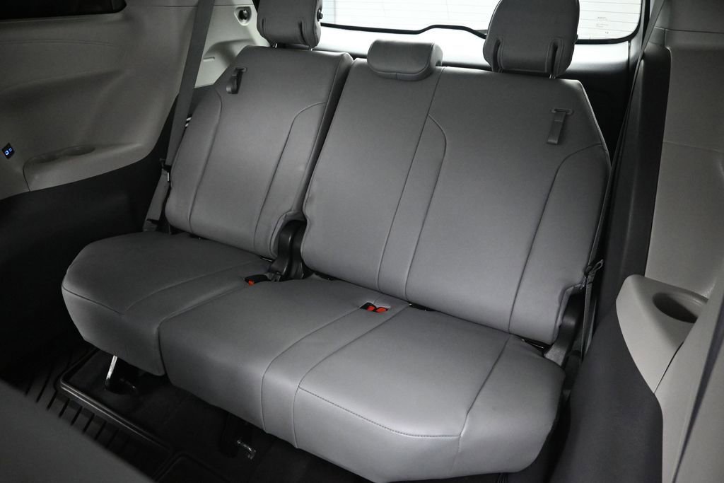 Used 2021 Toyota Sienna XLE FWD image 22