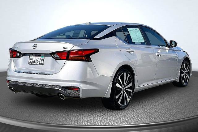 Used 2022 Nissan Altima 2.5 SR FWD image 2