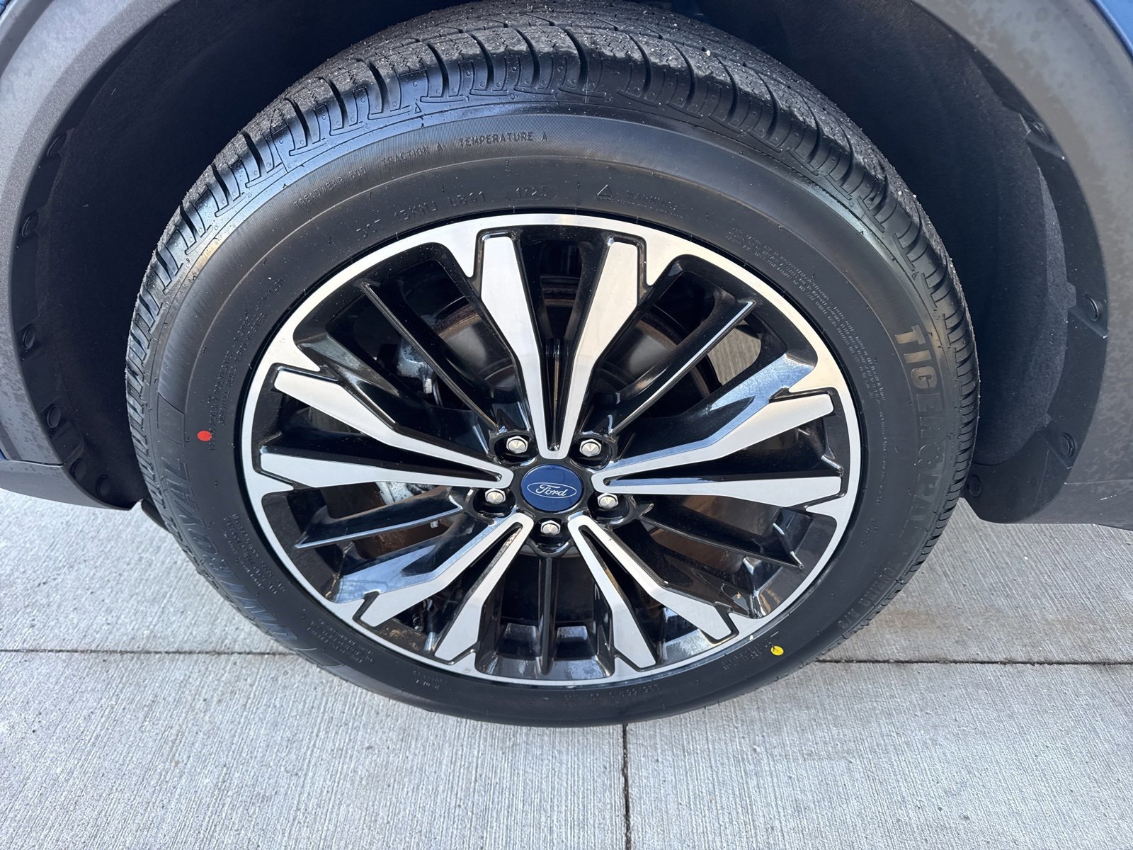 Certified 2022 Ford Escape SEL w/ SEL Stealth AWD Package image 19