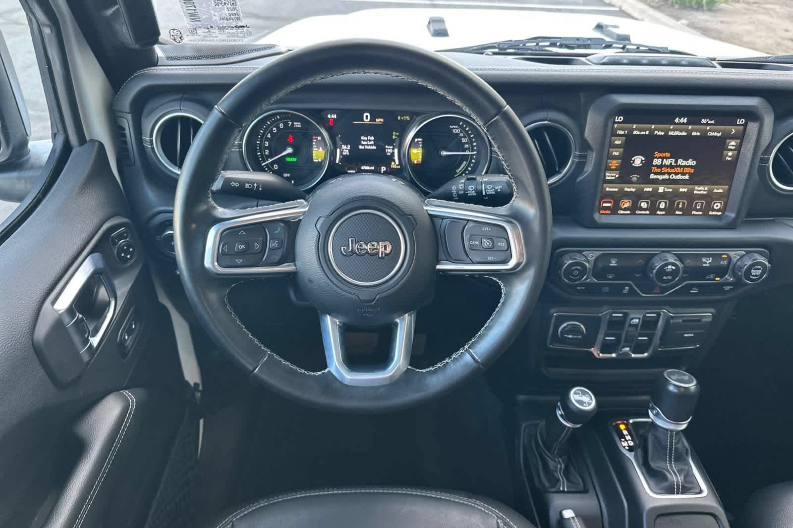Used 2022 Jeep Wrangler Unlimited Sahara AWD/4WD image 15