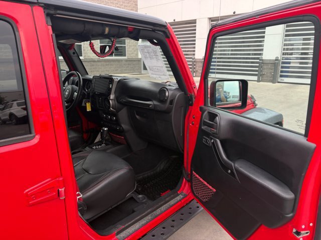 Used 2017 Jeep Wrangler Unlimited Rubicon AWD/4WD image 29