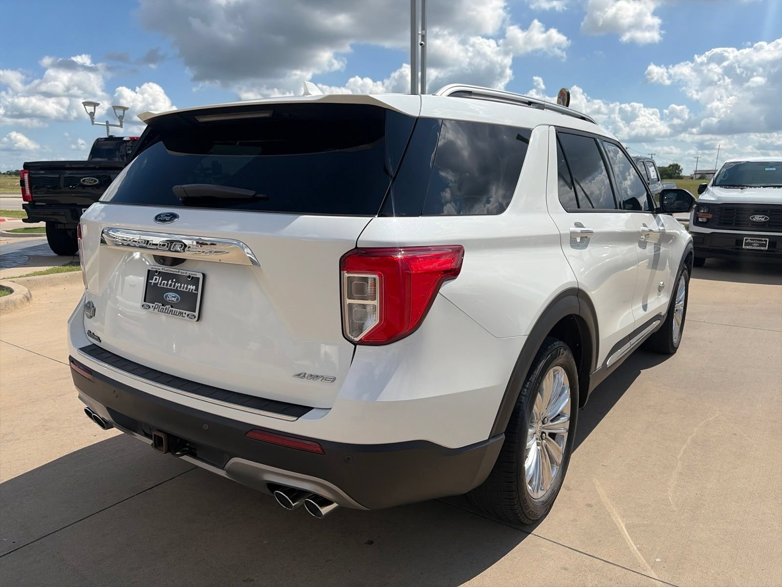 Certified 2022 Ford Explorer King Ranch w/ Technology Package AWD/4WD image 5