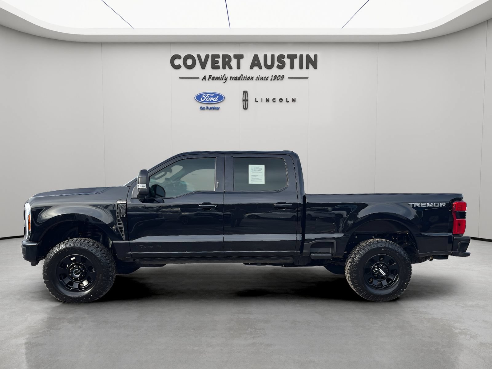 Certified 2026 Ford F250 King Ranch w/ Tremor Off-Road Package AWD/4WD image 2