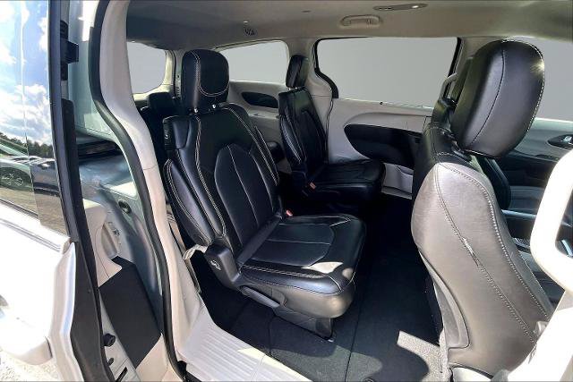Used 2024 Chrysler Pacifica Touring-L FWD image 27