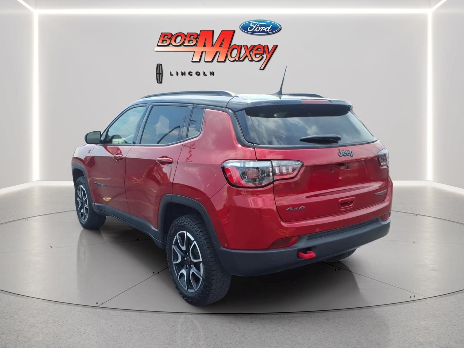 Used 2025 Jeep Compass Trailhawk AWD/4WD image 6