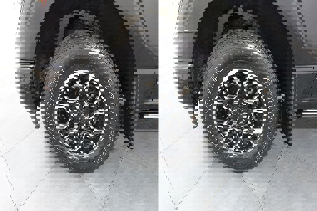 Certified 2021 Ford F150 Lariat w/ Equipment Group 502A High image 28