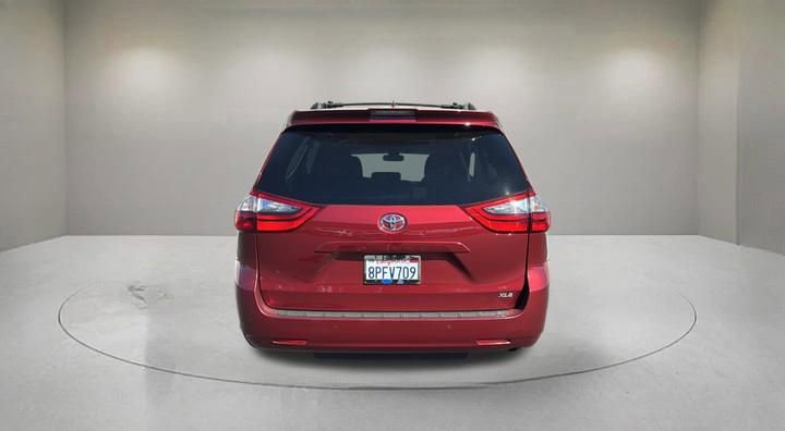 Used 2020 Toyota Sienna XLE w/ XLE Navigation Package image 2