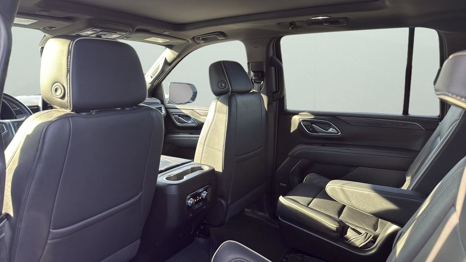 Used 2023 GMC Yukon XL SLT image 26