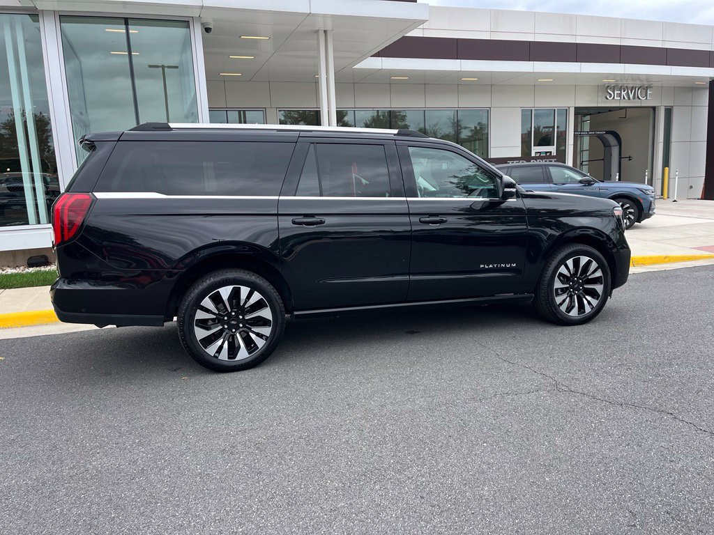 Certified 2025 Ford Expedition Max Platinum w/ Driver's Package AWD/4WD image 10