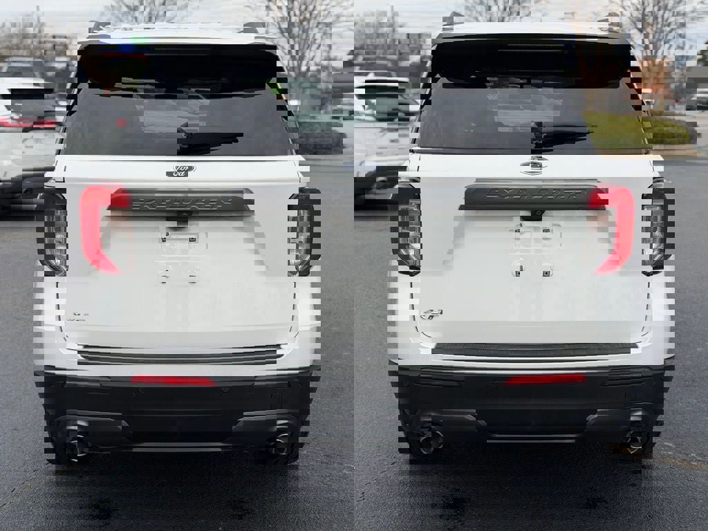 Certified 2023 Ford Explorer XLT w/ Equipment Group 202A image 4