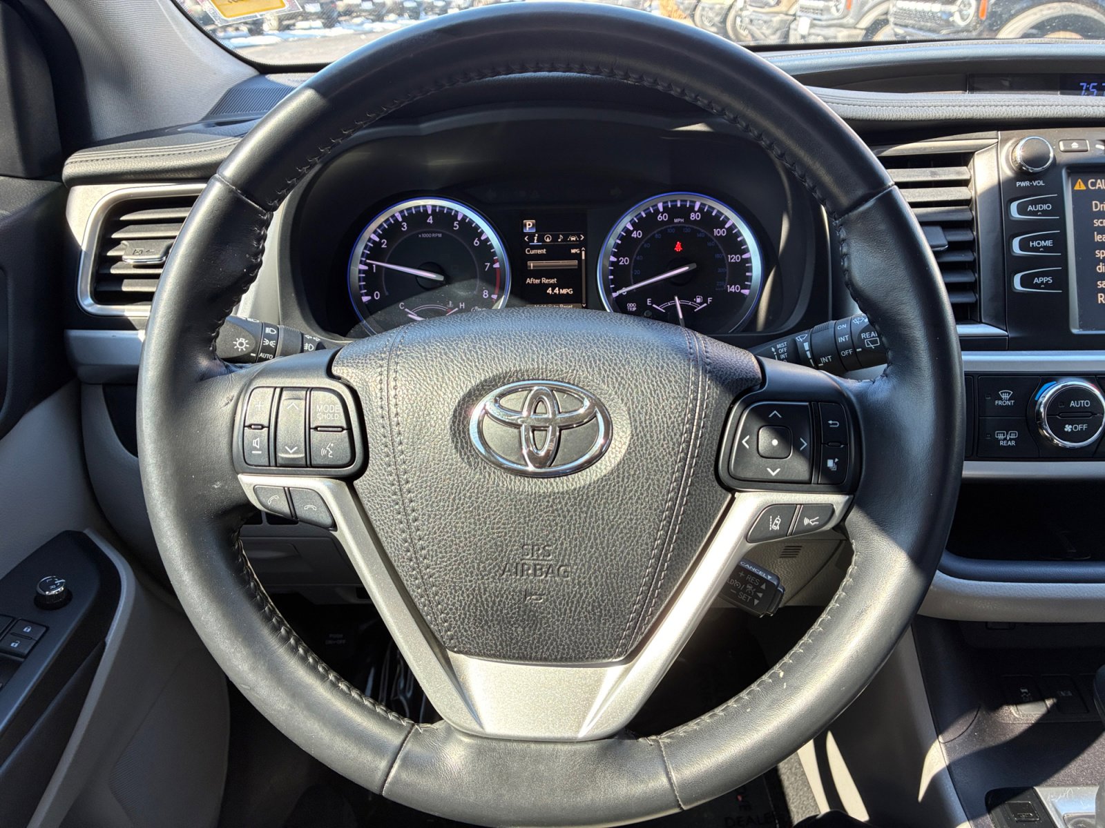 Used 2018 Toyota Highlander XLE image 9