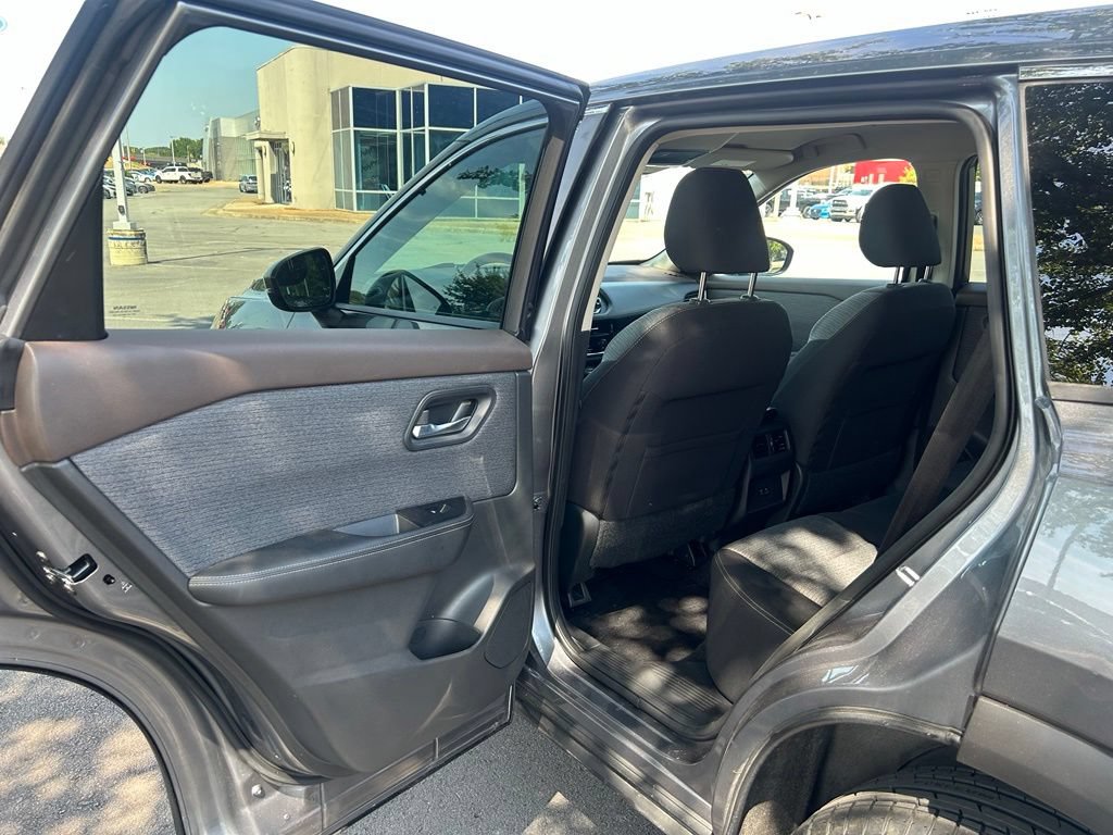 Used 2022 Nissan Rogue SV FWD image 26