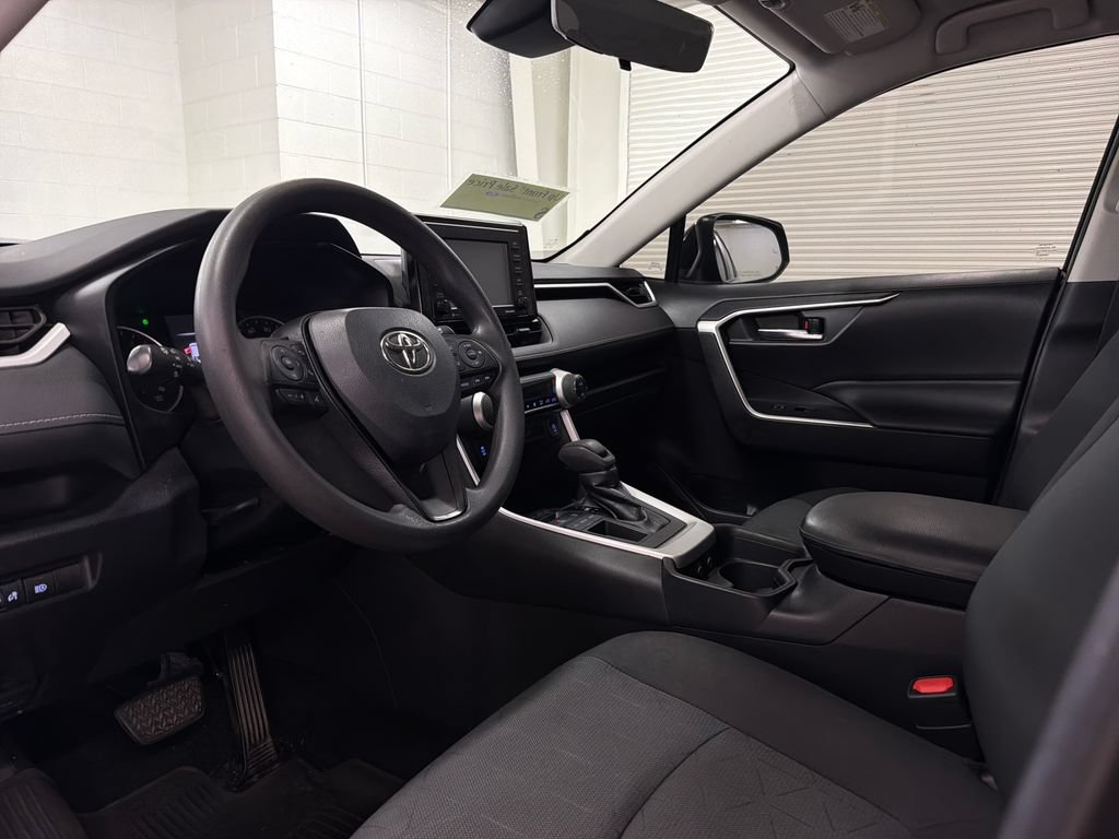 Used 2020 Toyota RAV4 XLE FWD image 6