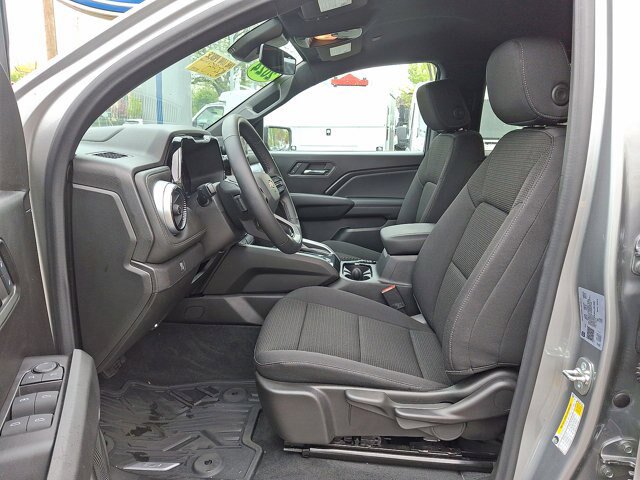 Used 2024 Chevrolet Colorado LT w/ LT Convenience Package AWD/4WD image 3