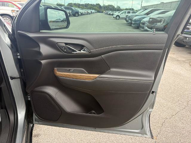 Used 2023 GMC Acadia SLE w/ Driver Convenience Package FWD image 19