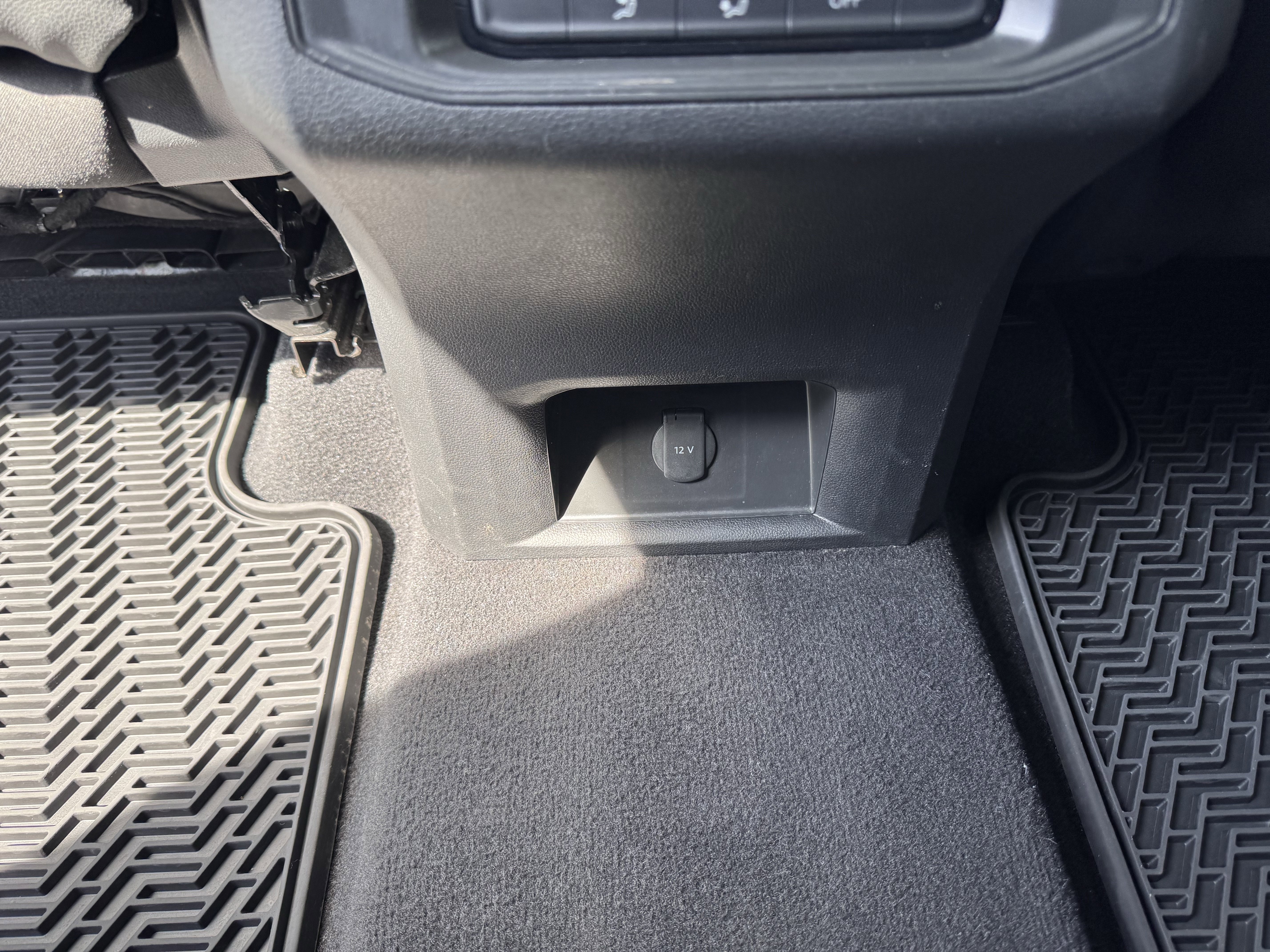 Used 2022 Volkswagen Atlas SE image 31