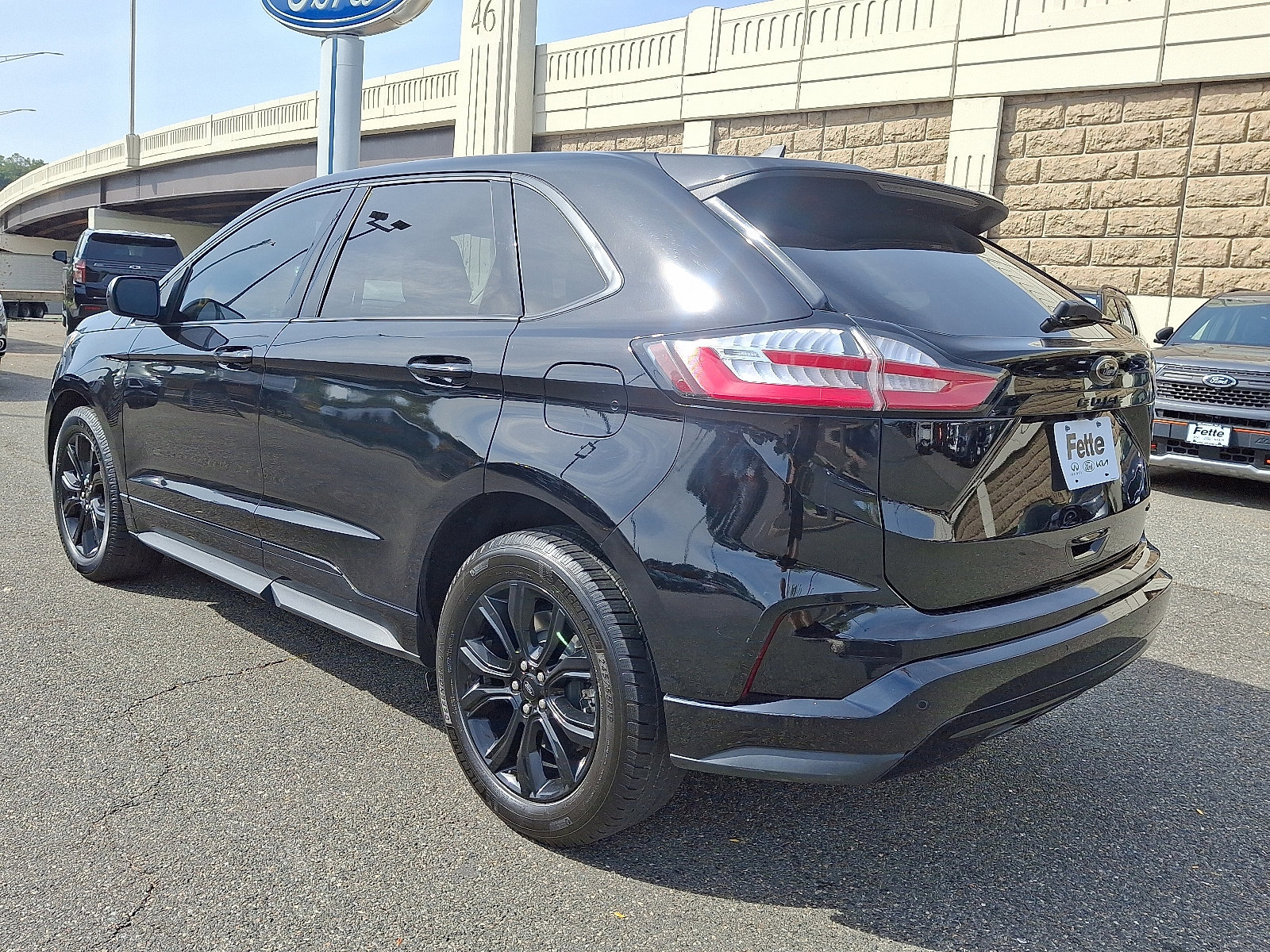 Certified 2022 Ford Edge SE w/ Black Appearance Package image 4