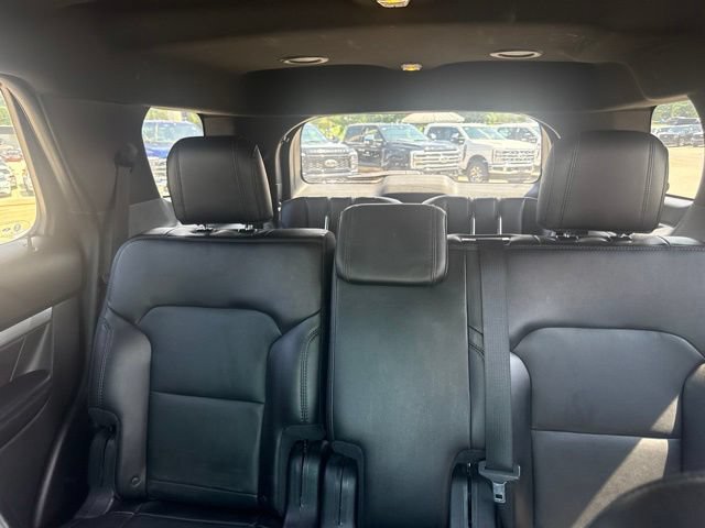 Certified 2017 Ford Explorer XLT w/ Equipment Group 202A FWD image 37