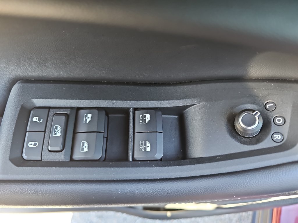Used 2025 Jeep Grand Cherokee Altitude AWD/4WD image 26