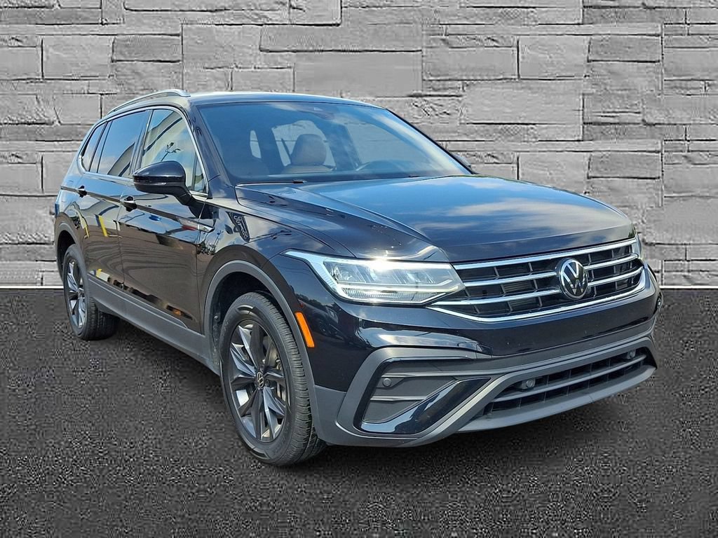 Used 2024 Volkswagen Tiguan SE AWD/4WD image 2