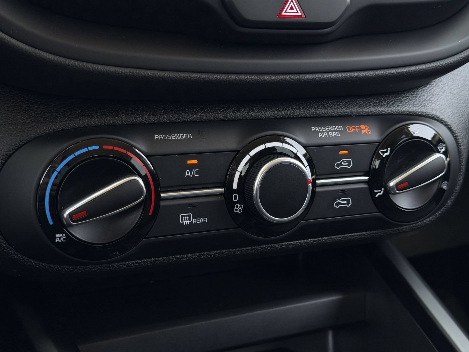 Used 2025 Kia Soul LX w/ LX Technology Package FWD image 20