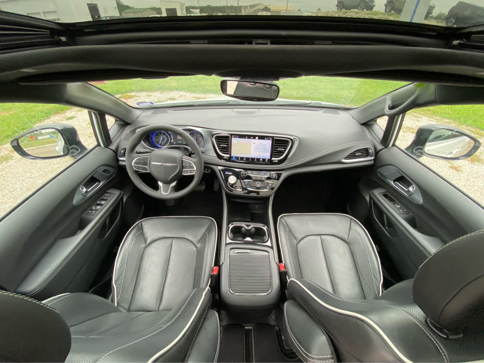 Used 2026 Chrysler Pacifica Limited FWD image 24