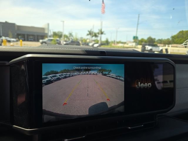 Used 2025 Jeep Wrangler Sahara AWD/4WD image 15