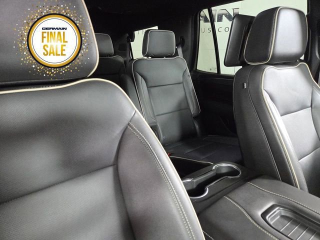 Used 2023 GMC Yukon SLT w/ SLT Premium Package image 17
