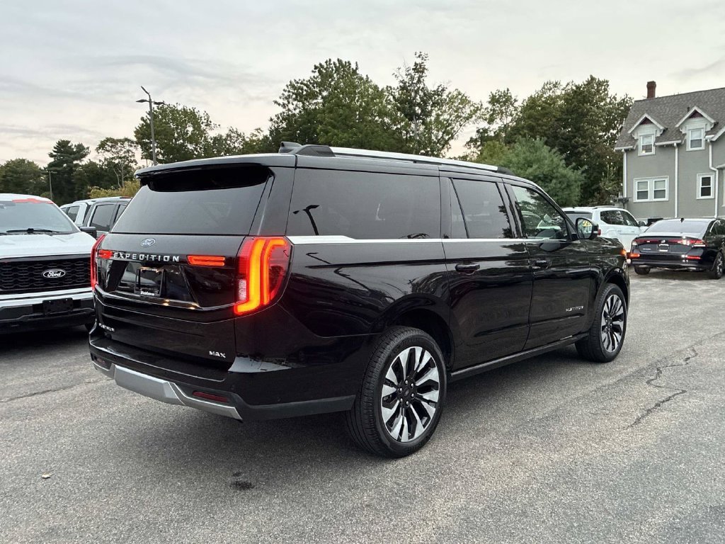 Certified 2025 Ford Expedition Max Platinum w/ Driver's Package AWD/4WD image 7