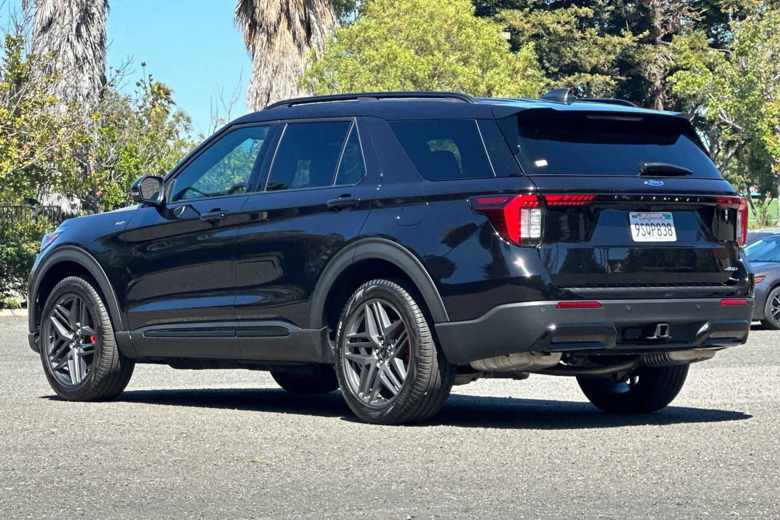 Certified 2025 Ford Explorer ST-Line w/ Premium Package AWD/4WD image 5