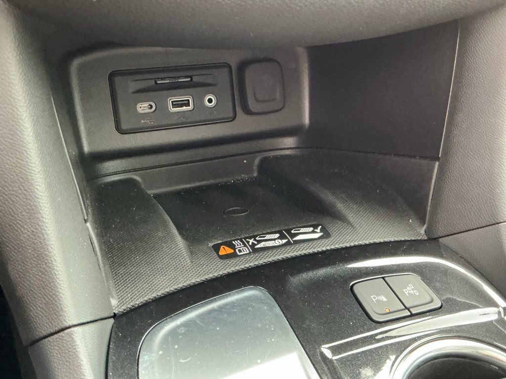 Used 2024 Chevrolet Equinox Premier FWD image 38