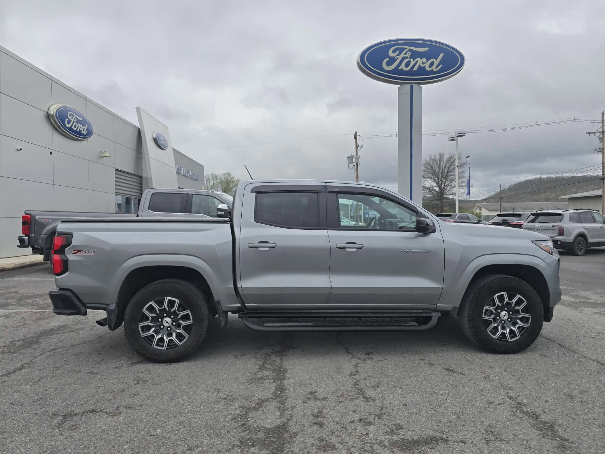 Used 2024 Chevrolet Colorado Z71 w/ Z71 Convenience Package 2 AWD/4WD image 2