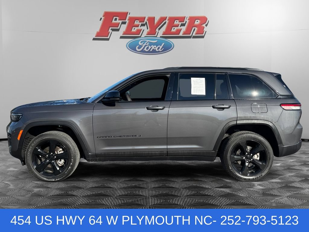 Used 2025 Jeep Grand Cherokee Altitude AWD/4WD image 2