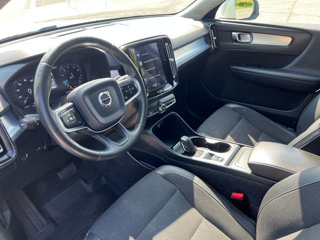Used 2020 Volvo XC40 T5 Momentum w/ Protection Package Premier AWD/4WD image 18