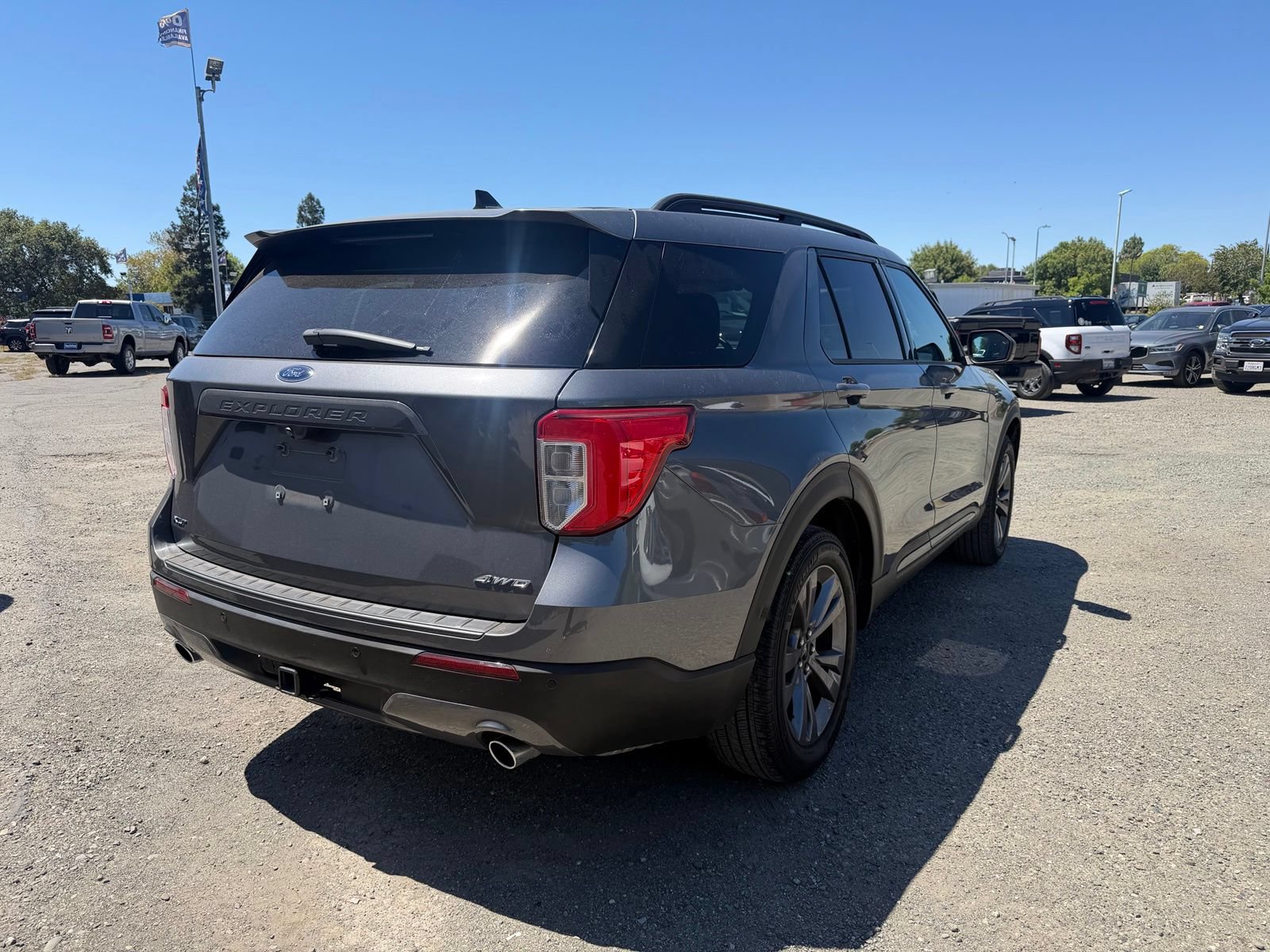 Certified 2021 Ford Explorer XLT w/ Equipment Group 202A AWD/4WD image 5